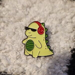 💀Cute Dinosaur Enamel Pin with Headphones